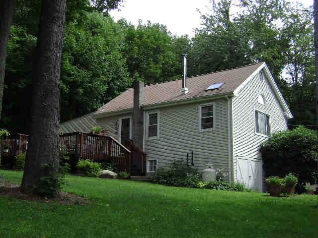 Building photograph for 22 RIDGE RD